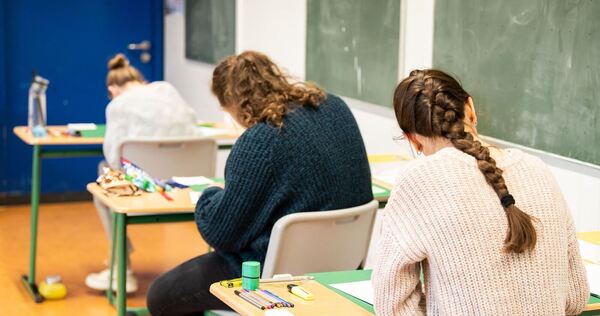 Abiturprüfungen an den allgemeinbildenden Schulen Abiturprüfungen an den allgemeinbildenden Schulen