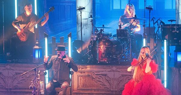 Zweieinhalbstündiger Konzertmarathon: Subway to Sally im ausverkauften Ludwigsburger Scala. Zweieinhalbstündiger Konzertmarathon: Subway to Sally im ausverkauften Ludwigsburger Scala.