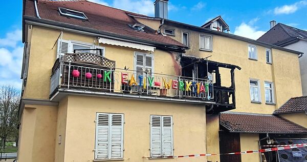 Das Feuer am Gebäude in der Stuttgarter Straße, an dem der Holzbalkon gebrannt hat, wiegt besonders schwer. Das Feuer am Gebäude in der Stuttgarter Straße, an dem der Holzbalkon gebrannt hat, wiegt besonders schwer.