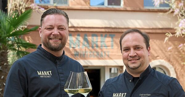 Frank Land (links) und Sebastian Maier empfangen Gäste in der Marktwirtschaft in Besigheim. Frank Land (links) und Sebastian Maier empfangen Gäste in der Marktwirtschaft in Besigheim.