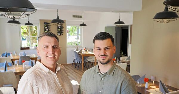 Thomas Gkogkas und Shuri Zekaj haben das Bahnhöfle neu eingerichtet. Thomas Gkogkas und Shuri Zekaj haben das Bahnhöfle neu eingerichtet.