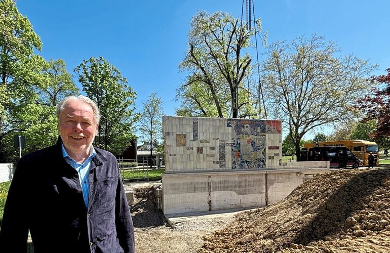 Erleichterung nach geglücktem Experiment: Adolf Katz wollte Fred Stelzigs Kunstwerk vor dem Entsorger bewahren. Mit Erfolg. Erleichterung nach geglücktem Experiment: Adolf Katz wollte Fred Stelzigs Kunstwerk vor dem Entsorger bewahren. Mit Erfolg.