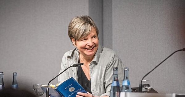 Vielleicht die wichtigste deutsche Stimme im Gegenwartsroman: Jenny Erpenbeck liest im DLA Gedichte von Christine Lavant. Vielleicht die wichtigste deutsche Stimme im Gegenwartsroman: Jenny Erpenbeck liest im DLA Gedichte von Christine Lavant.