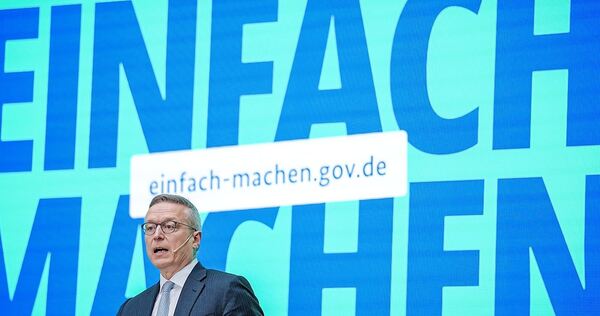 Digitalisierungsminister Karsten Wildberger (CDU) stellt ein Regierungsportal vor, aus dem man bürokratische Hürden melden kann. Digitalisierungsminister Karsten Wildberger (CDU) stellt ein Regierungsportal vor, aus dem man bürokratische Hürden melden kann.