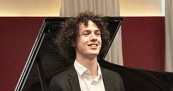Debüt als Konzertpianist: Felix Hauss spielt Mozart mit dem Concerto Ludwigsburg in der Stadtkirche. Debüt als Konzertpianist: Felix Hauss spielt Mozart mit dem Concerto Ludwigsburg in der Stadtkirche.