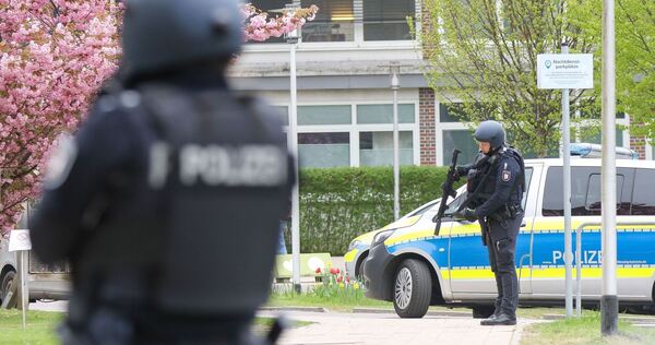 Polizei-Einsatz in Rellingen bei Hamburg Polizei-Einsatz in Rellingen bei Hamburg