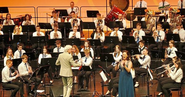 Das Kreisjugendorchester bewies im Forum großes Können gepaart mit reichlich Finesse. Das Kreisjugendorchester bewies im Forum großes Können gepaart mit reichlich Finesse.