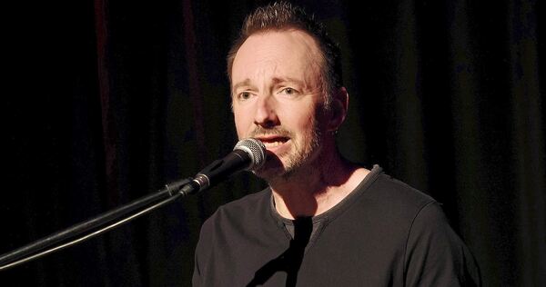 Christian Langer fragt unter melancholischen Hammondorgel-Anklängen, warum der Mensch sich in Liebesdingen oft einen unerreichba Christian Langer fragt unter melancholischen Hammondorgel-Anklängen, warum der Mensch sich in Liebesdingen oft einen unerreichbaren Traumpartner ausguckt.