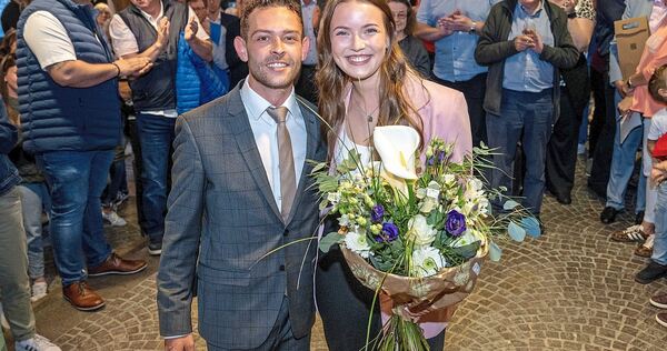 Strahlender Sieger: Mario Dittmann und seine Lebensgefährtin Jule Müller. Foto: Christiana Kunz Strahlender Sieger: Mario Dittmann und seine Lebensgefährtin Jule Müller.