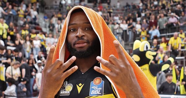 Sieg der MHP-Riesen Ludwigsburg: Auch Tray Buchanan freut sich. Sieg der MHP-Riesen Ludwigsburg: Auch Tray Buchanan freut sich.