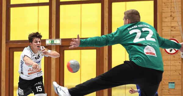 Sechs Tore im Derby: Marcel Scheurer (links) von der Habo SG versucht hier Keeper Andre Schmidt vom Team Neckar zu überwinden. Screenreader