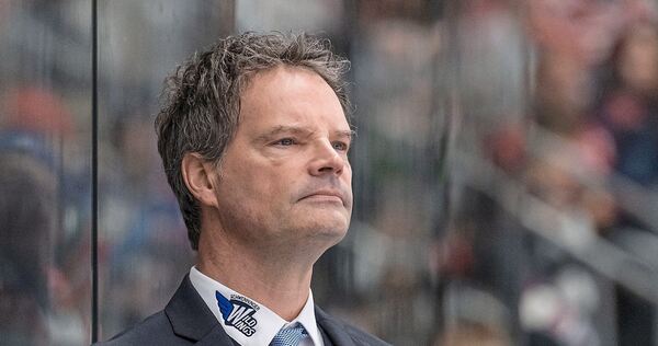 Der neue Mann an der Steelers-Bande: Tim Kehler, hier noch in Diensten der Schwenninger Wild Wings mit einem entsprechenden Hemd Screenreader