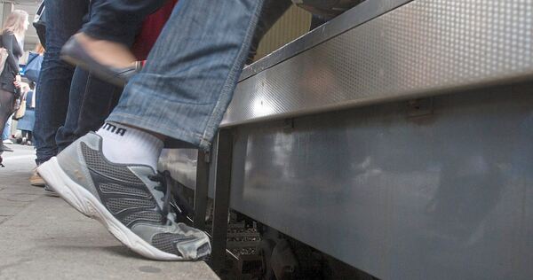 Wer in Ludwigsburg in die S-Bahn steigt, muss einen großen Höhenunterschied überwinden. Das aber soll sich ab 2028 ändern. Wer in Ludwigsburg in die S-Bahn steigt, muss einen großen Höhenunterschied überwinden. Das aber soll sich ab 2028 ändern.