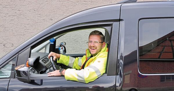 Dennis-Titzian Treberg, Fahrlehrer und Geschäftsführer der Markgröninger Fahrschule Englert, weiß, wie man beim Autofahren den K Dennis-Titzian Treberg, Fahrlehrer und Geschäftsführer der Markgröninger Fahrschule Englert, weiß, wie man beim Autofahren den Kraftstoffverbrauch senken kann.
