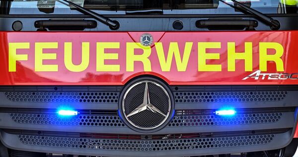 Feuerwehrfahrzeug - Symbolbild Feuerwehrfahrzeug - Symbolbild
