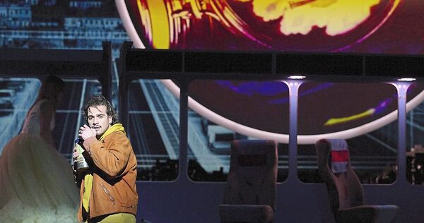 Gestapelt, geschichtet, getürmt: Sara Glojnarićs „Station Paradiso“ an der Staatsoper Stuttgart. Gestapelt, geschichtet, getürmt: Sara Glojnarićs „Station Paradiso“ an der Staatsoper Stuttgart.