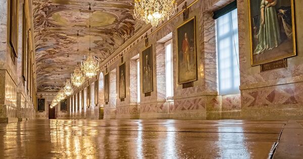 Das Schloss einmal ganz allein erkunden? Das ist am langen Wochenende möglich. Das Schloss einmal ganz allein erkunden? Das ist am langen Wochenende möglich.