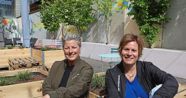 Diese zwei Frauen sind Kopf und Herz des Hi.Francky: Claudia Hoppe und Claudia Pelz. Diese zwei Frauen sind Kopf und Herz des Hi.Francky: Claudia Hoppe und Claudia Pelz.
