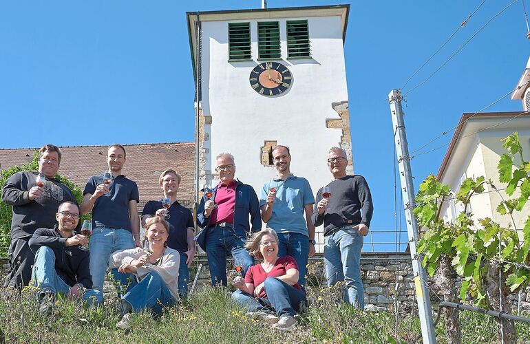 Wengerter auf dem Hohenhaslacher Kirchberg: An diesem Wochenende laden sieben Betriebe zum Tag der Weingüter ein. Wengerter auf dem Hohenhaslacher Kirchberg: An diesem Wochenende laden sieben Betriebe zum Tag der Weingüter ein.