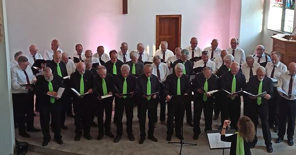 Der Männerchor LS und der Männerchor des Liederkranzes Erligheim sangen auch gemeinsam beim Muttertagskonzert in der evangelisch Der Männerchor LS und der Männerchor des Liederkranzes Erligheim sangen auch gemeinsam beim Muttertagskonzert in der evangelischen Kirche in Kleinsachsenheim.