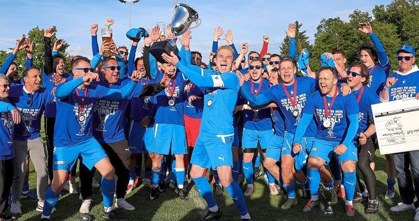 Verdienter Erfolg: Die Kornwestheimer feiern das gewonnene Finale mit frisch bedruckten Pokalsieger-Shirts. Verdienter Erfolg: Die Kornwestheimer feiern das gewonnene Finale mit frisch bedruckten Pokalsieger-Shirts.