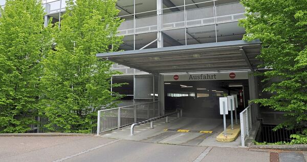 Die Ausfahrt des Parkhauses wird verbreitert. Die Ausfahrt des Parkhauses wird verbreitert.
