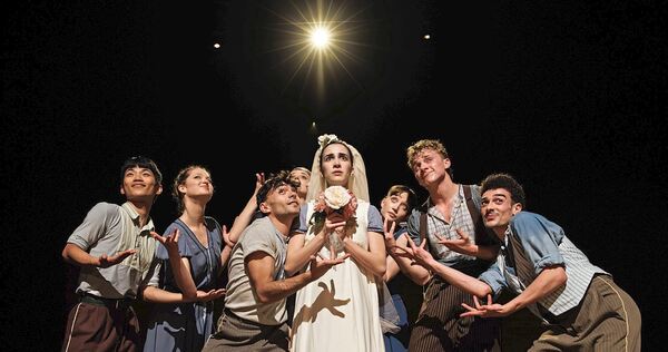 Einfallsreiche Ensembleszenen: „Anthems“ im Stuttgarter Theaterhaus. Einfallsreiche Ensembleszenen: „Anthems“ im Stuttgarter Theaterhaus.