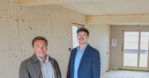Sie lassen Holz statt Beton sprechen: Helmut Kilger (links), Chef von Conductor Bau und Projektleiter Tim Barth. Sie lassen Holz statt Beton sprechen: Helmut Kilger (links), Chef von Conductor Bau und Projektleiter Tim Barth.
