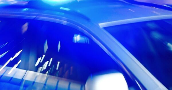 Polizeifahrzeug im Einsatz. Polizeifahrzeug im Einsatz.