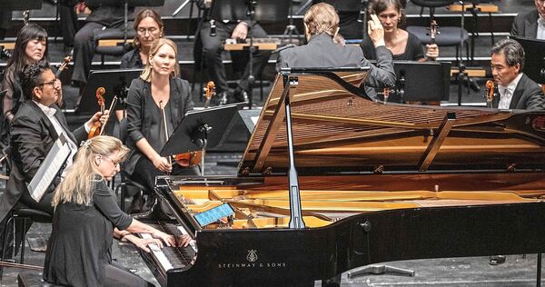 Stimmige, aber erwartbare Programmierung: Die Pianistin Ragna Schirmer musiziert mit den Stuttgarter Philharmonikern. Stimmige, aber erwartbare Programmierung: Die Pianistin Ragna Schirmer musiziert mit den Stuttgarter Philharmonikern.