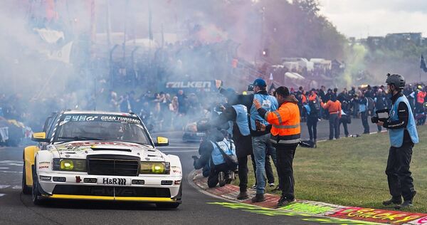 Eines der Rennfahrzeuge aus Affalterbach beim 24-Stunden-Rennen auf dem Nürburgring. Eines der Rennfahrzeuge aus Affalterbach beim 24-Stunden-Rennen auf dem Nürburgring.
