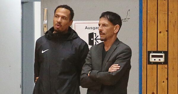 Basteln an der Zukunft der MHP-Riesen: Sportlicher Leiter David McCray (links) und Clubchef Alexander Reil. Archivfoto: Baumann Basteln an der Zukunft der MHP-Riesen: Sportlicher Leiter David McCray (links) und Clubchef Alexander Reil.