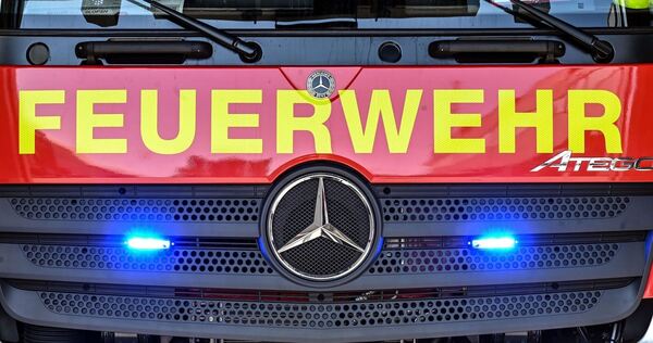 Feuerwehrfahrzeug - Symbolbild Feuerwehrfahrzeug - Symbolbild