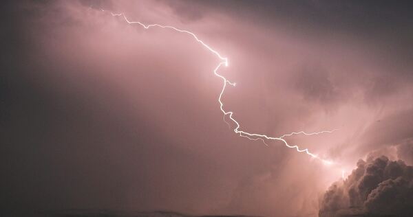 Nach einer heißen Woche sollen sich am Sonntag Hitzegewitter über dem Kreis Ludwigsburg entladen. Nach einer heißen Woche sollen sich am Sonntag Hitzegewitter über dem Kreis Ludwigsburg entladen.