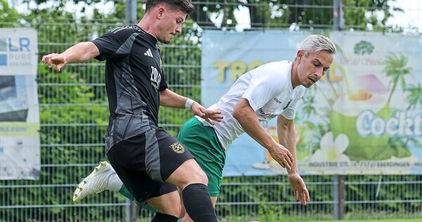 Robin Slawig (links) und der GSV Pleidelsheim müssen nach der 2:3-Niederlage gegen Gabriel Fotas TSV Heimerdingen den Gang in di Robin Slawig (links) und der GSV Pleidelsheim müssen nach der 2:3-Niederlage gegen Gabriel Fotas TSV Heimerdingen den Gang in die Bezirksliga antreten.