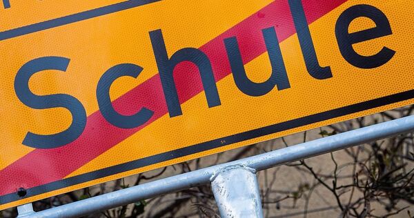 Der erfolgreiche Abschied von der Schule ist ein Grund zum Feiern. Anders als in den Vorjahren bezuschusst die Stadt Ludwigsburg Der erfolgreiche Abschied von der Schule ist ein Grund zum Feiern. Anders als in den Vorjahren bezuschusst die Stadt Ludwigsburg erstmals keine Abschlussfeiern.