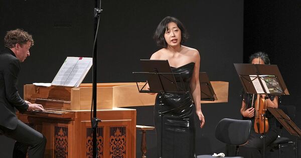 Sopranistin Jiayu Jin glänzte in der Liederhalle mit kostbarer Intonation. Sopranistin Jiayu Jin glänzte in der Liederhalle mit kostbarer Intonation.