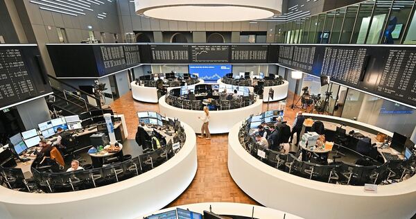 Blick in den Handelssaal der Frankfurter Wertpapierbörse. Blick in den Handelssaal der Frankfurter Wertpapierbörse.
