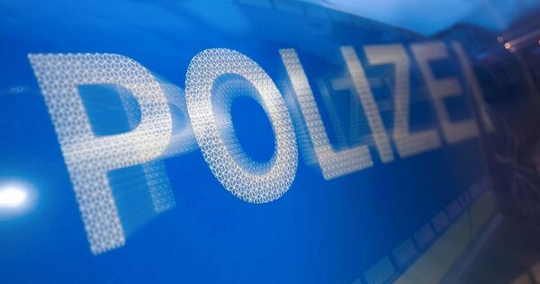 Die Polizei sucht Zeugen. Die Polizei sucht Zeugen.