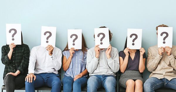 Bei den städtischen Mitarbeiterinnen und Mitarbeitern sollen Stellen gespart werden – allerdings ohne Entlassungen. Bei den städtischen Mitarbeiterinnen und Mitarbeitern sollen Stellen gespart werden – allerdings ohne Entlassungen.