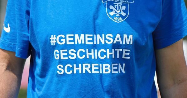 Aus dem Keller geholt: Aldinger Relegations-Shirts. Foto: Aus dem Keller geholt: Aldinger Relegations-Shirts.
