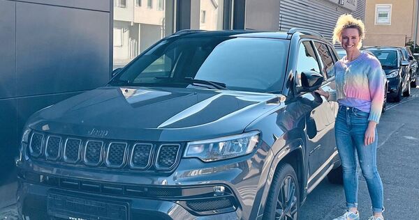 23.000 Euro zahlte Rahel Ruf für diesen Jeep Compass. Doch ihr Traumauto wird sie wohl nie bekommen. 23.000 Euro zahlte Rahel Ruf für diesen Jeep Compass. Doch ihr Traumauto wird sie wohl nie bekommen.