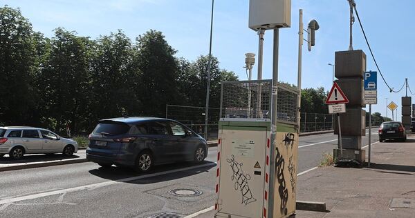 Die Messstelle an der Schlossstraße (B 27) in Ludwigsburg. Die Messstelle an der Schlossstraße (B 27) in Ludwigsburg.