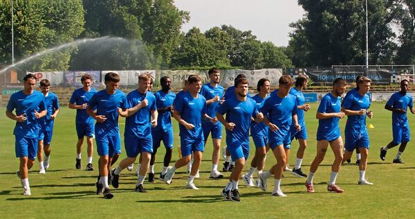 Schweißtreibend: Die Vormittagseinheit des SGV Freiberg im Stadion des FC Union Heilbronn. Schweißtreibend: Die Vormittagseinheit des SGV Freiberg im Stadion des FC Union Heilbronn.