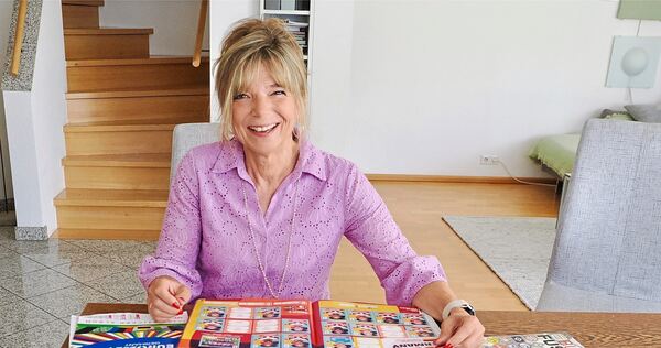 Nicole Laudenbach ist Panini-Sammlerin aus Leidenschaft. Seit 20 Jahren kauft und tauscht sie Sticker bei jeder WM und EM. Nicole Laudenbach ist Panini-Sammlerin aus Leidenschaft. Seit 20 Jahren kauft und tauscht sie Sticker bei jeder WM und EM.