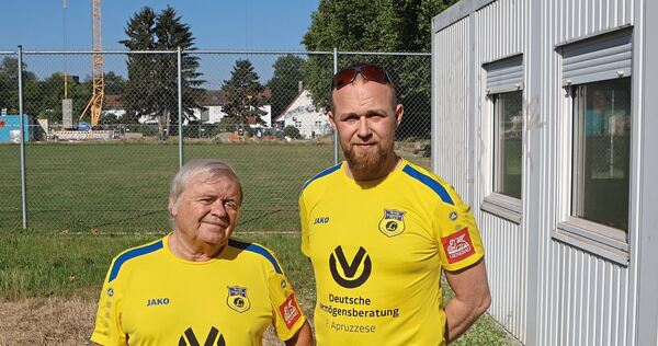 Die SpVgg Schlösslesfeld ist der Baustelle gewichen, jetzt verschwindet auch der Container. Ralf Kußmaul (links) und Marco Grieb Die SpVgg Schlösslesfeld ist der Baustelle gewichen, jetzt verschwindet auch der Container. Ralf Kußmaul (links) und Marco Griebenow sind enttäuscht.