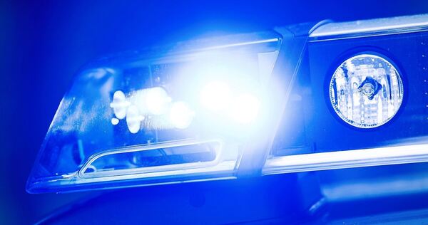 Die Polizei sucht nach Zeugen des Vorfalls. Die Polizei sucht nach Zeugen des Vorfalls.