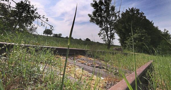 Alte Bahngleise zwischen Markgröningen, Möglingen und Ludwigsburg: Ende 2032 könnten hier wieder Züge fahren. Alte Bahngleise zwischen Markgröningen, Möglingen und Ludwigsburg: Ende 2032 könnten hier wieder Züge fahren.