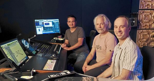 Fleißig am Werkel für einen guten Filmton (links): Daniel Vulcano (Komponist), Oliver Heise (Produktion) und Michael Thumm (Ton) Fleißig am Werkel für einen guten Filmton (links): Daniel Vulcano (Komponist), Oliver Heise (Produktion) und Michael Thumm (Ton).