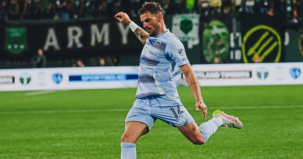 Tim Leibold im Trikot seines Ex-Vereins Sporting Kansas City. Foto: Kyleigh Rowe/Kansas City/p Screenreader